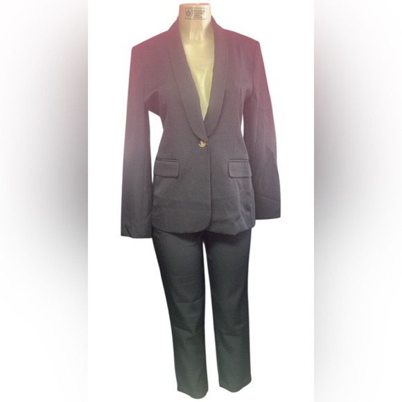 NWTO Elegant Black Women's Suit Set - Picture 2 of 7